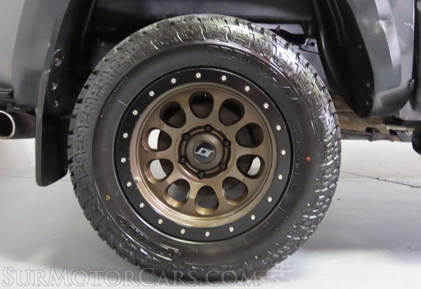 2018 Toyota Tacoma TRD Off-Road - Image 35