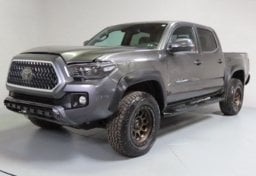 2018 Toyota Tacoma TRD Off-Road - Image 3