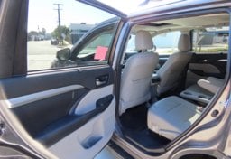 2018 Toyota Highlander XLE AWD - Image 33