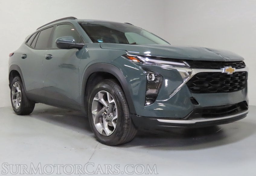 2025 Chevrolet Trax LT - Image 3