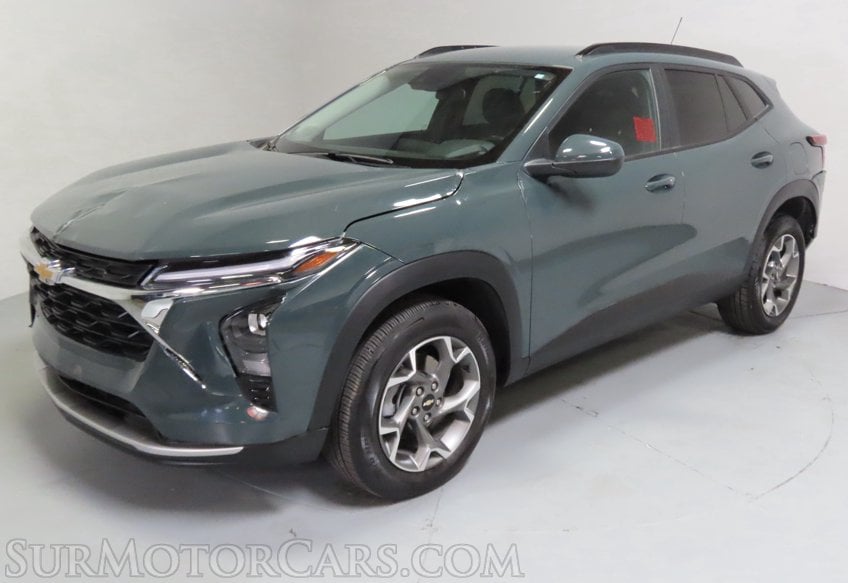 2025 Chevrolet Trax LT - Image 2