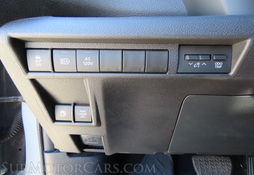 2025 Toyota Sienna Woodland Edition - Image 26