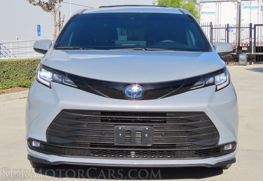 2025 Toyota Sienna Woodland Edition - Image 53