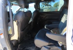 2025 Toyota Sienna Woodland Edition - Image 37