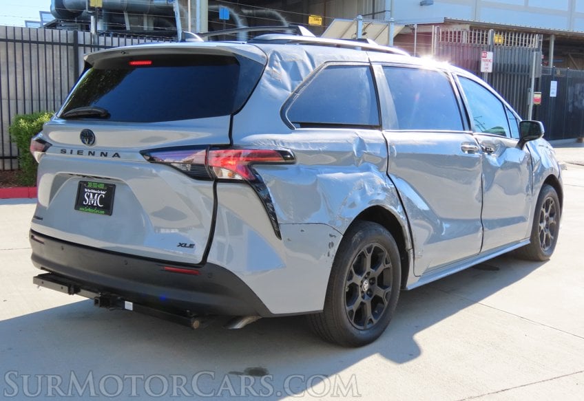 2025 Toyota Sienna Woodland Edition - Image 9