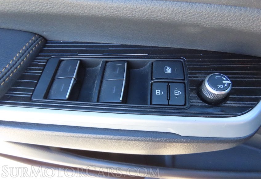 2025 Toyota Sienna Woodland Edition - Image 27