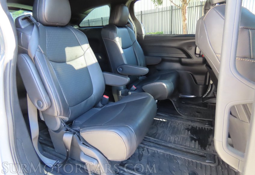 2025 Toyota Sienna Woodland Edition - Image 61