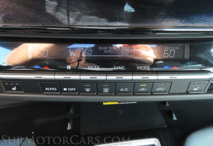2025 Toyota Sienna Woodland Edition - Image 18