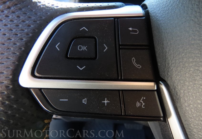 2025 Toyota Sienna Woodland Edition - Image 24
