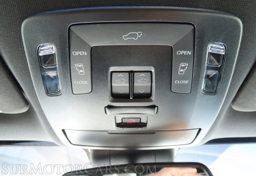 2025 Toyota Sienna Woodland Edition - Image 14