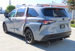 2025 Toyota Sienna Woodland Edition - Image 8