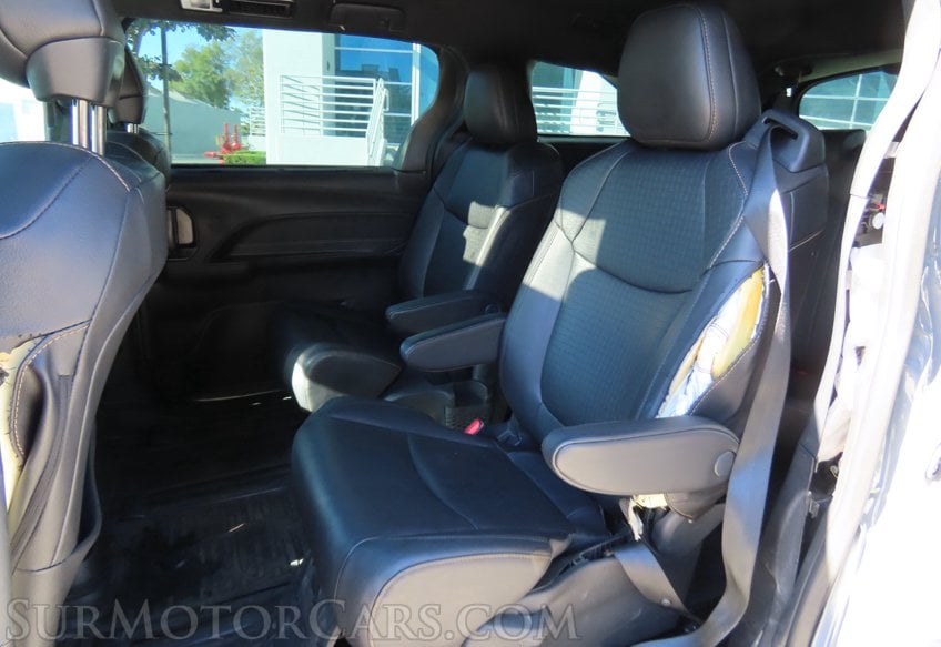 2025 Toyota Sienna Woodland Edition - Image 38