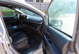 2025 Toyota Sienna Woodland Edition - Image 64