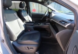 2025 Toyota Sienna Woodland Edition - Image 12