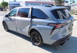 2025 Toyota Sienna Woodland Edition - Image 10