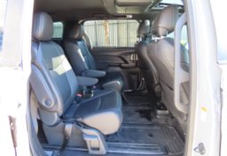2025 Toyota Sienna Woodland Edition - Image 60