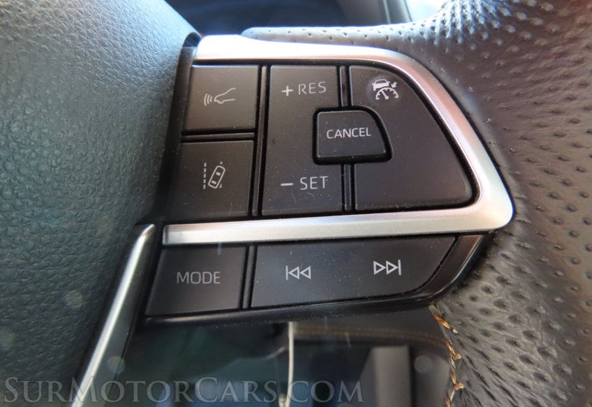 2025 Toyota Sienna Woodland Edition - Image 25