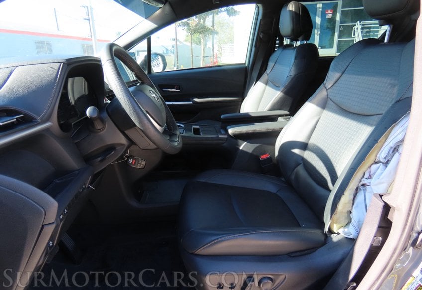 2025 Toyota Sienna Woodland Edition - Image 33