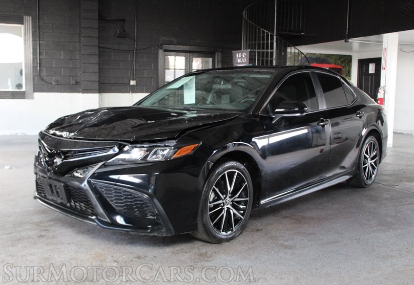 2023 Toyota Camry SE - Image 1