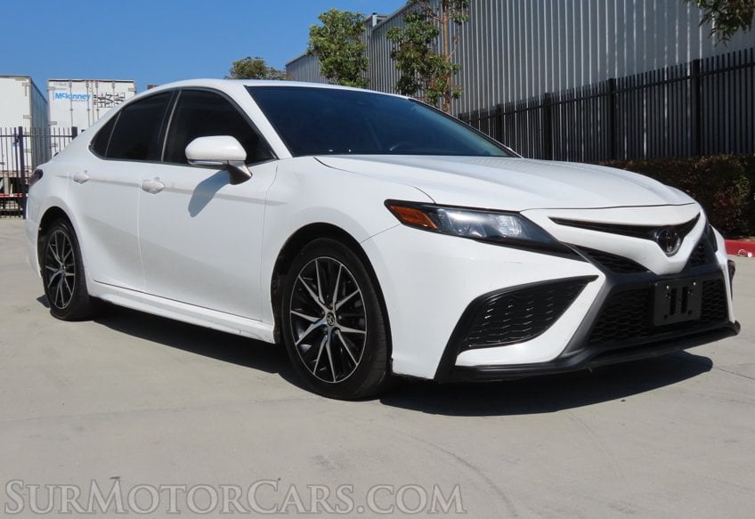 2023 Toyota Camry SE - Image 3