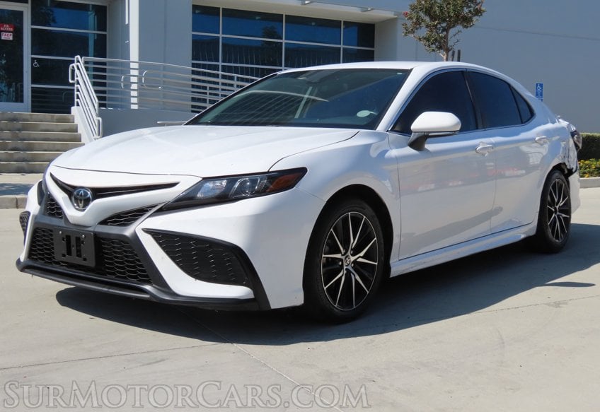 2023 Toyota Camry SE - Image 4