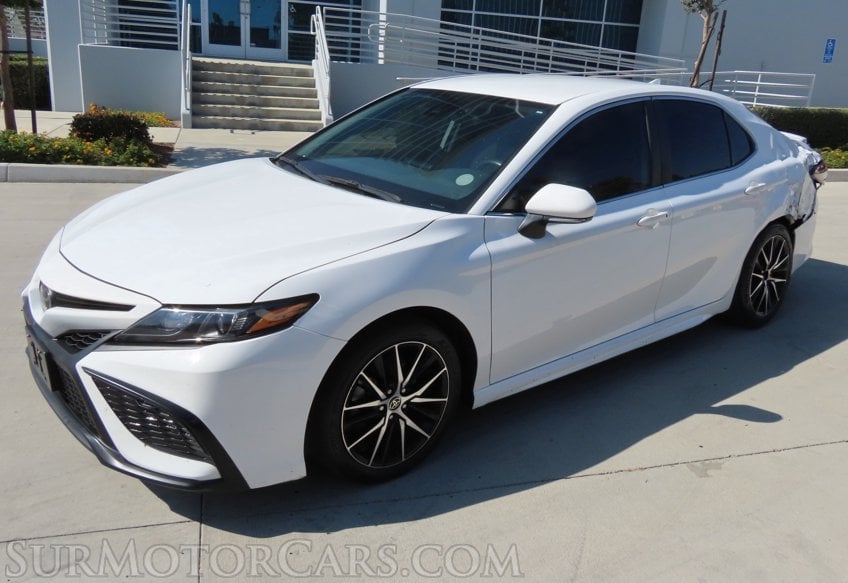 2023 Toyota Camry SE - Image 2