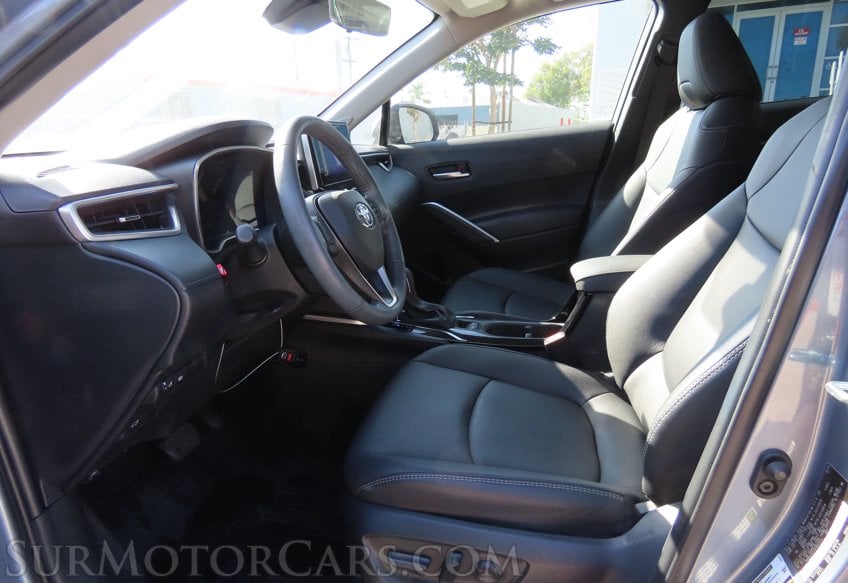 2024 Toyota Corolla Cross XLE - Image 28