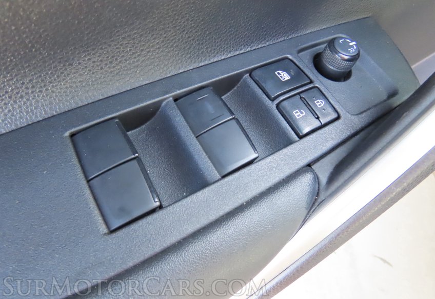 2024 Toyota Corolla Cross XLE - Image 49