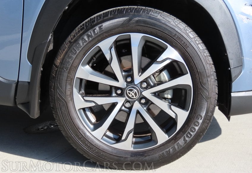 2024 Toyota Corolla Cross XLE - Image 19
