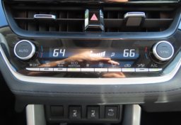 2024 Toyota Corolla Cross XLE - Image 42