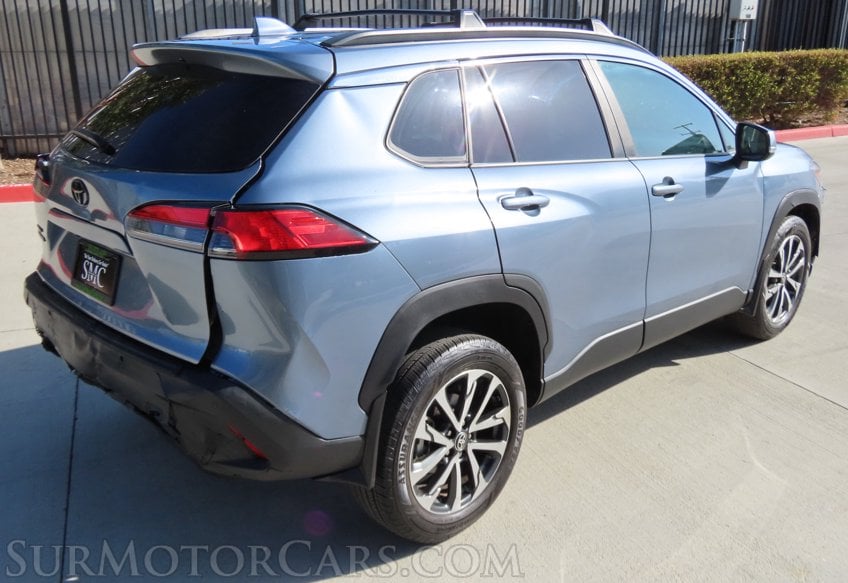 2024 Toyota Corolla Cross XLE - Image 8