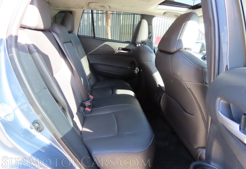 2024 Toyota Corolla Cross XLE - Image 31