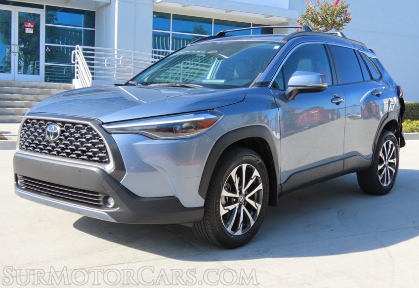 2024 Toyota Corolla Cross XLE - Image 3