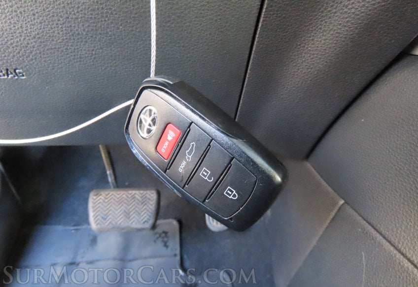 2024 Toyota Corolla Cross XLE - Image 38