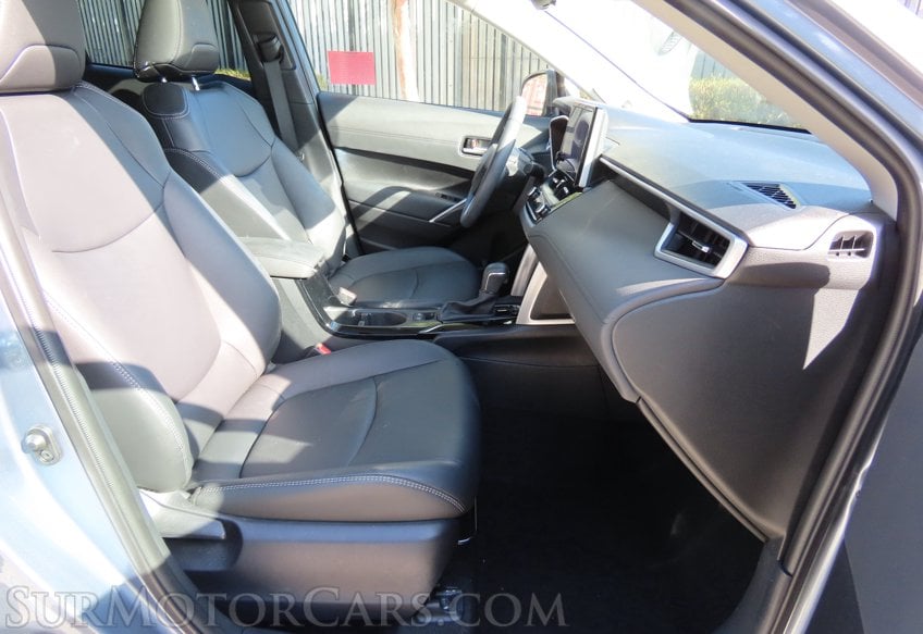 2024 Toyota Corolla Cross XLE - Image 29