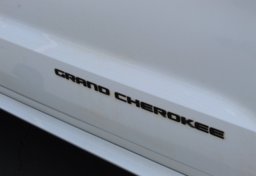 2015 Jeep Grand Cherokee - Image 29