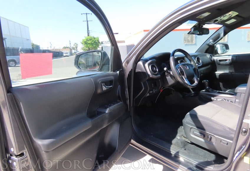 2021 Toyota Tacoma TRD Off-Road - Image 32