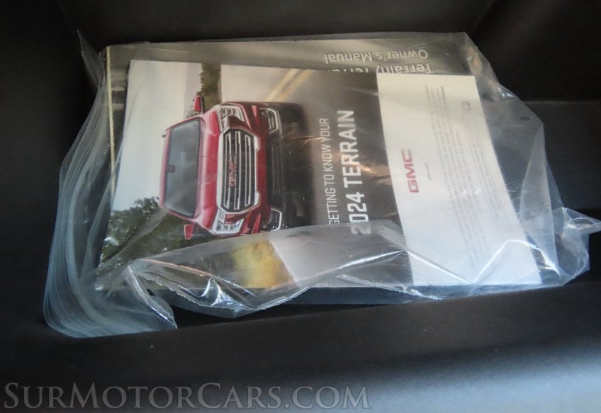 2024 GMC Terrain SLE - Image 13