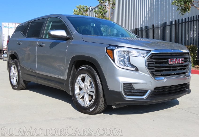 2024 GMC Terrain SLE - Image 3