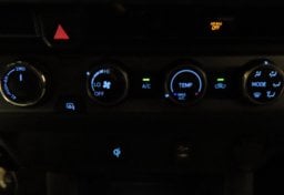 2017 Toyota Tacoma TRD Off-Road - Image 27
