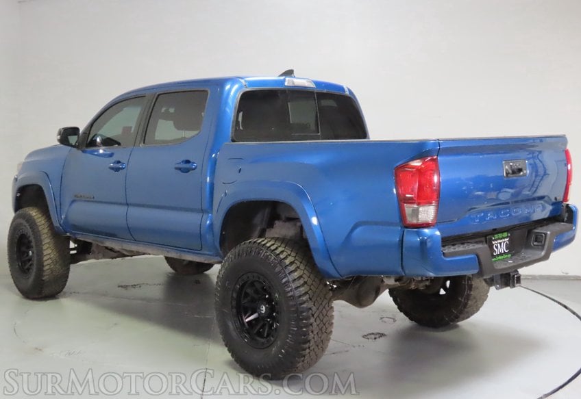 2017 Toyota Tacoma TRD Off-Road - Image 7