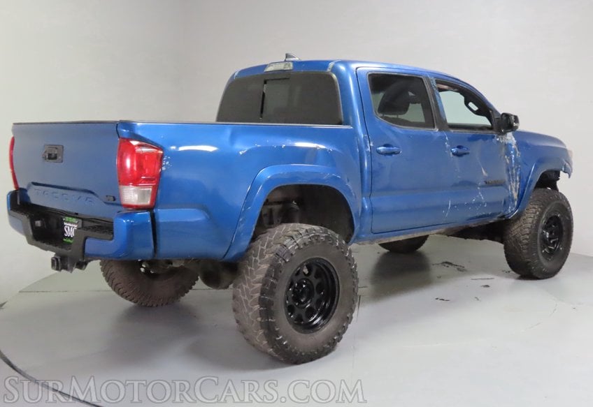 2017 Toyota Tacoma TRD Off-Road - Image 8