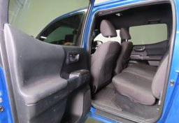 2017 Toyota Tacoma TRD Off-Road - Image 22