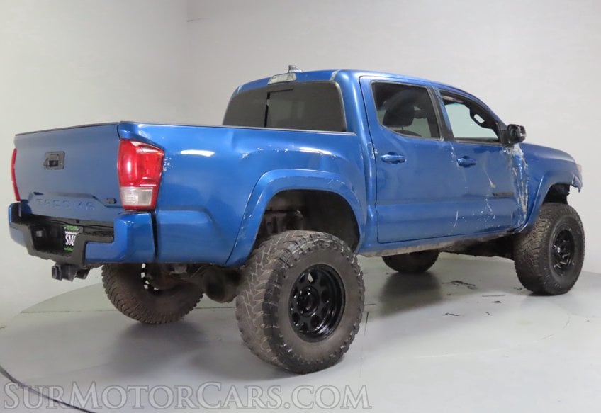 2017 Toyota Tacoma TRD Off-Road - Image 10