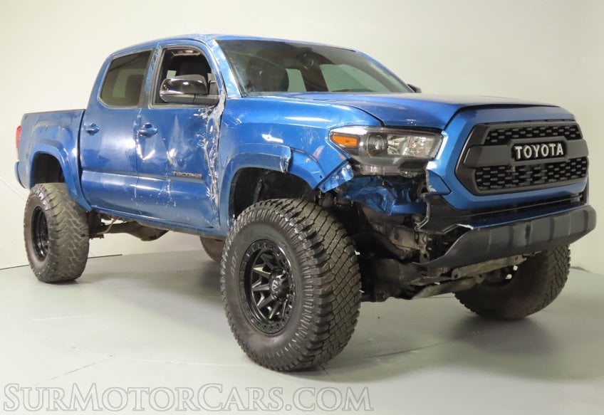 2017 Toyota Tacoma TRD Off-Road - Image 4