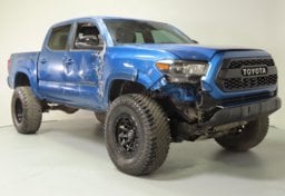 2017 Toyota Tacoma TRD Off-Road - Image 4