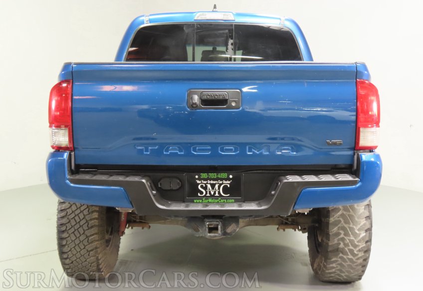 2017 Toyota Tacoma TRD Off-Road - Image 11