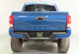 2017 Toyota Tacoma TRD Off-Road - Image 11