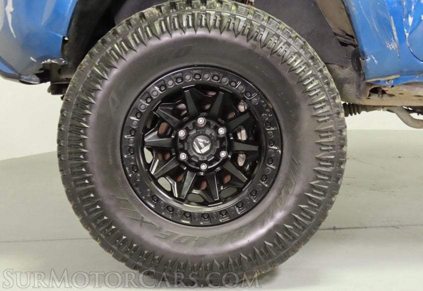 2017 Toyota Tacoma TRD Off-Road - Image 19