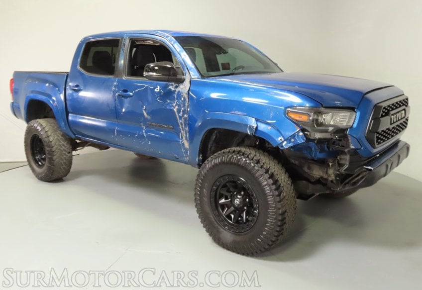 2017 Toyota Tacoma TRD Off-Road - Image 2